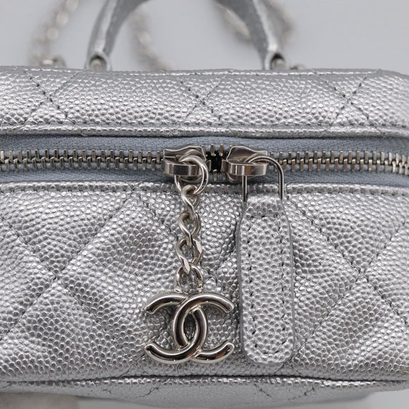 CHANEL Matelasse Chain Shoulder Vanity Pouch Caviar Skin 2way CC Auth 208451SAM