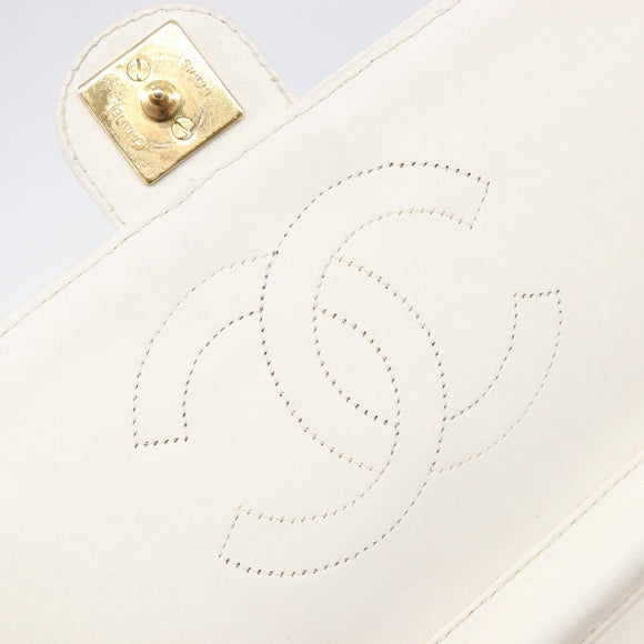 CHANEL Matelasse Shoulder Bag Lamb Skin White Gold Tone CC Auth 209122