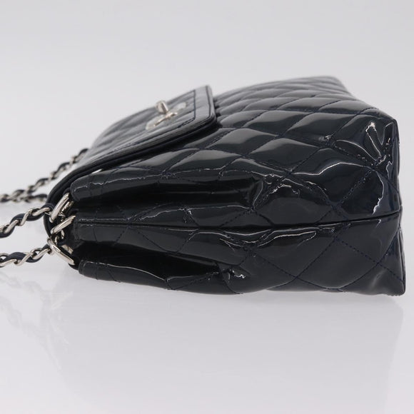 CHANEL Matelasse Chain Shoulder Bag Patent Navy Silver CC Auth 209580A