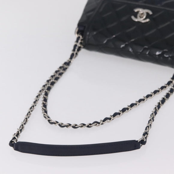 CHANEL Matelasse Chain Shoulder Bag Patent Navy Silver CC Auth 209580A