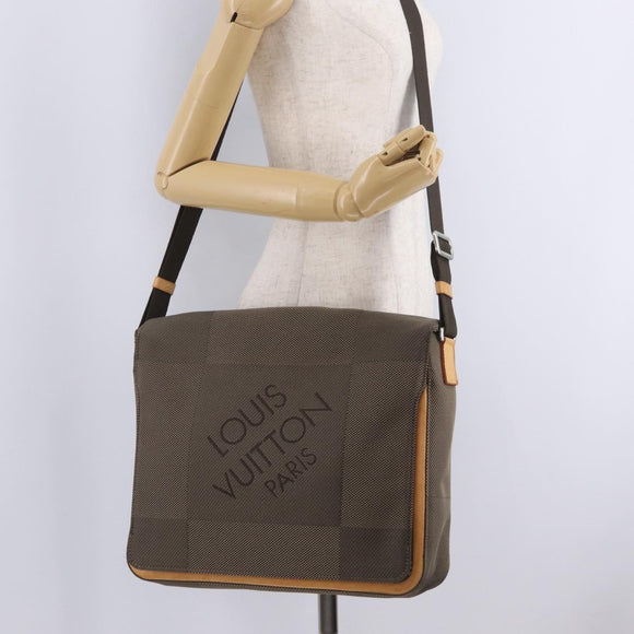 LOUIS VUITTON Damier Geant Message Shoulder Bag Tail M93030 LV Auth 210990A