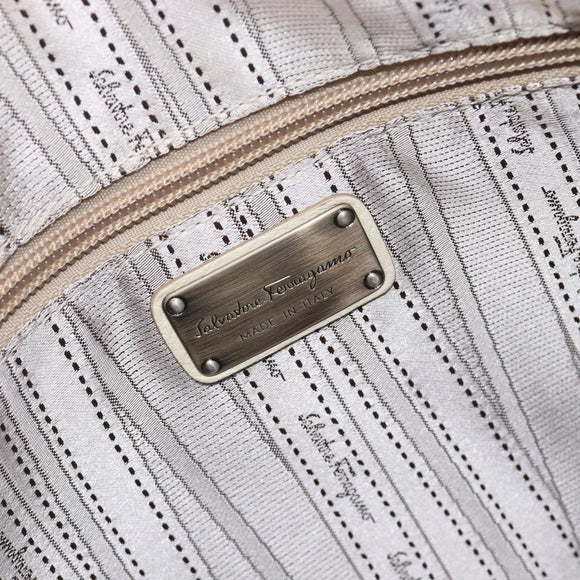 Salvatore Ferragamo Gancini Shoulder Bag Leather Ivory Silver Auth 211880A