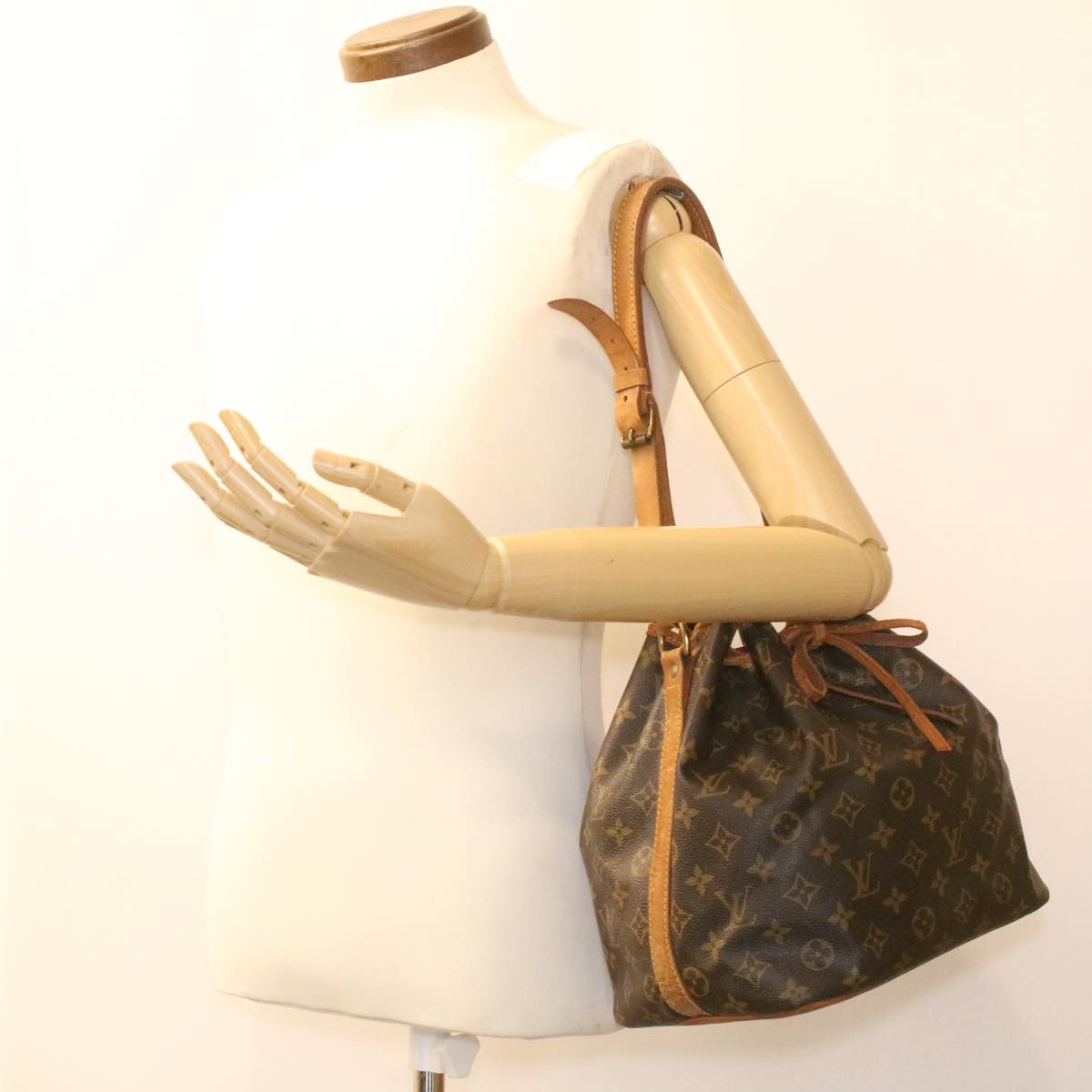 LOUIS VUITTON Monogram Petit Noe Shoulder Bag M42226 LV Auth 35800