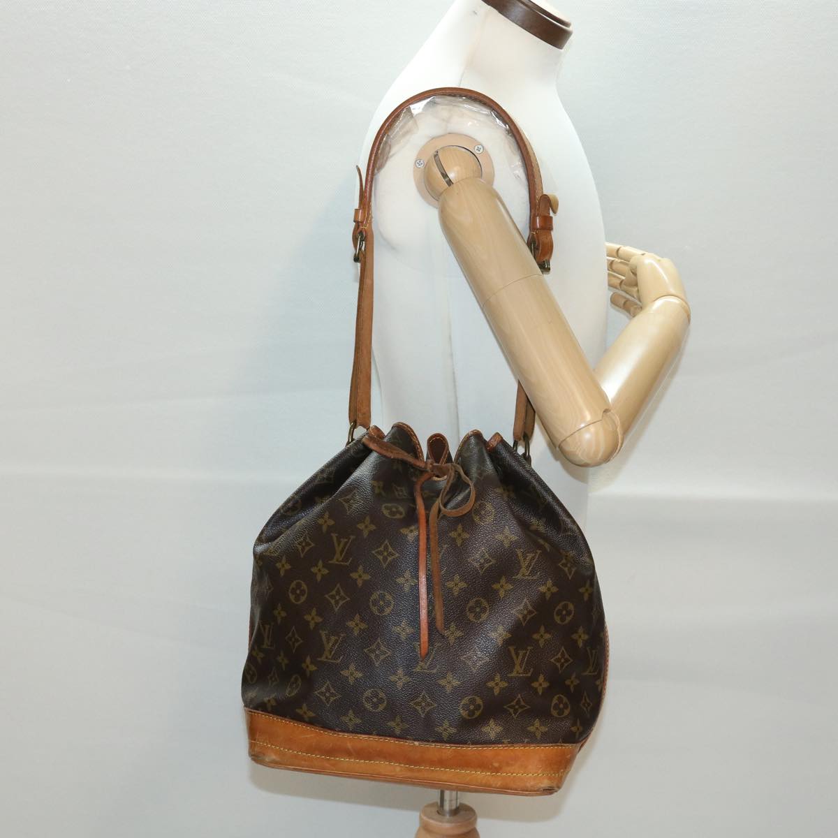 LOUIS VUITTON Monogram Noe Shoulder Bag M42224 LV Auth 39101