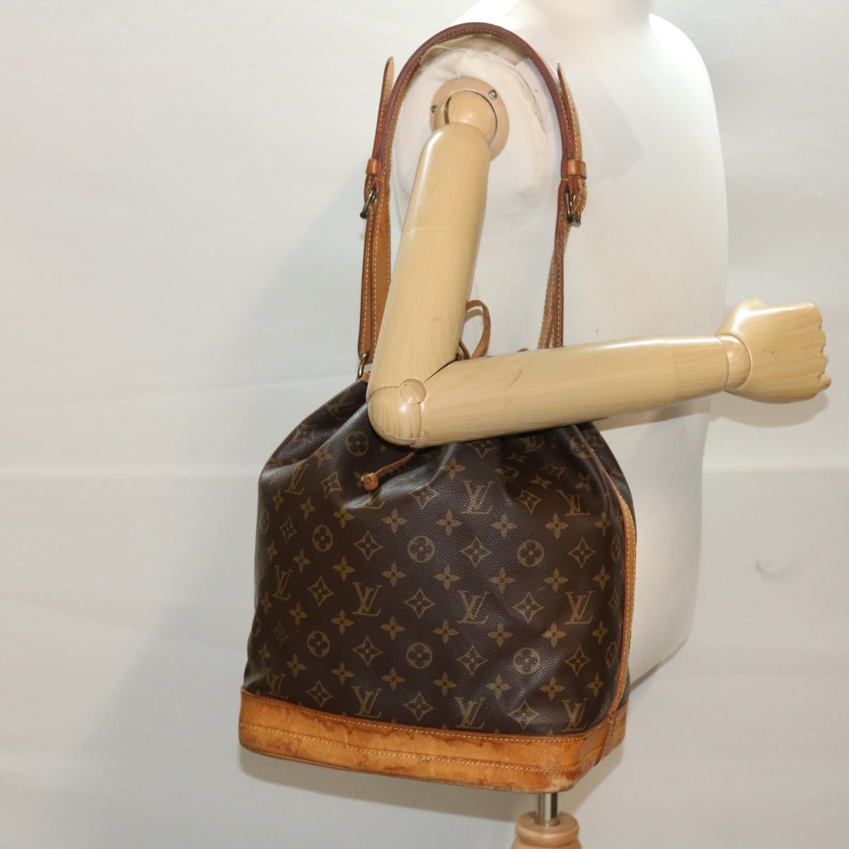 LOUIS VUITTON Monogram Noe Shoulder Bag M42224 LV Auth 42382