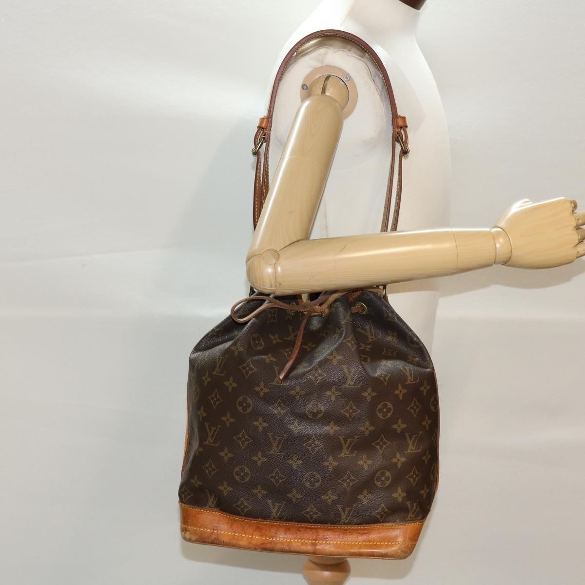 LOUIS VUITTON Monogram Noe Shoulder Bag M42224 LV Auth 42636