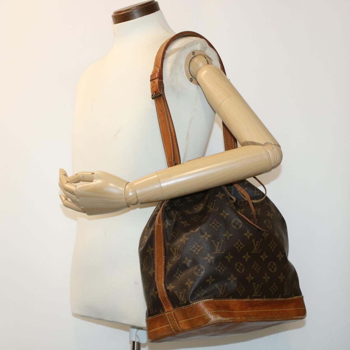 LOUIS VUITTON Monogram Noe Shoulder Bag M42224 LV Auth 43853