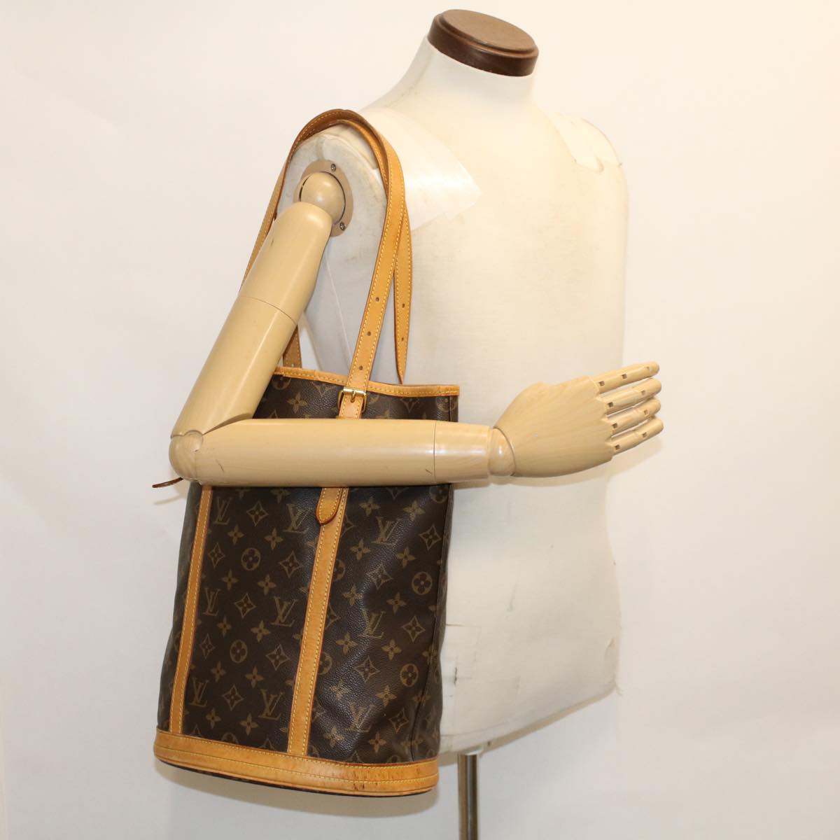 LOUIS VUITTON Monogram Bucket GM Shoulder Bag M42236 LV Auth 44535