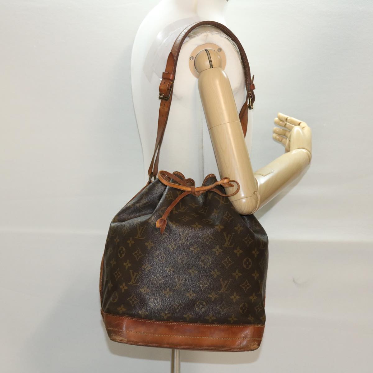 LOUIS VUITTON Monogram Noe Shoulder Bag M42224 LV Auth 45070