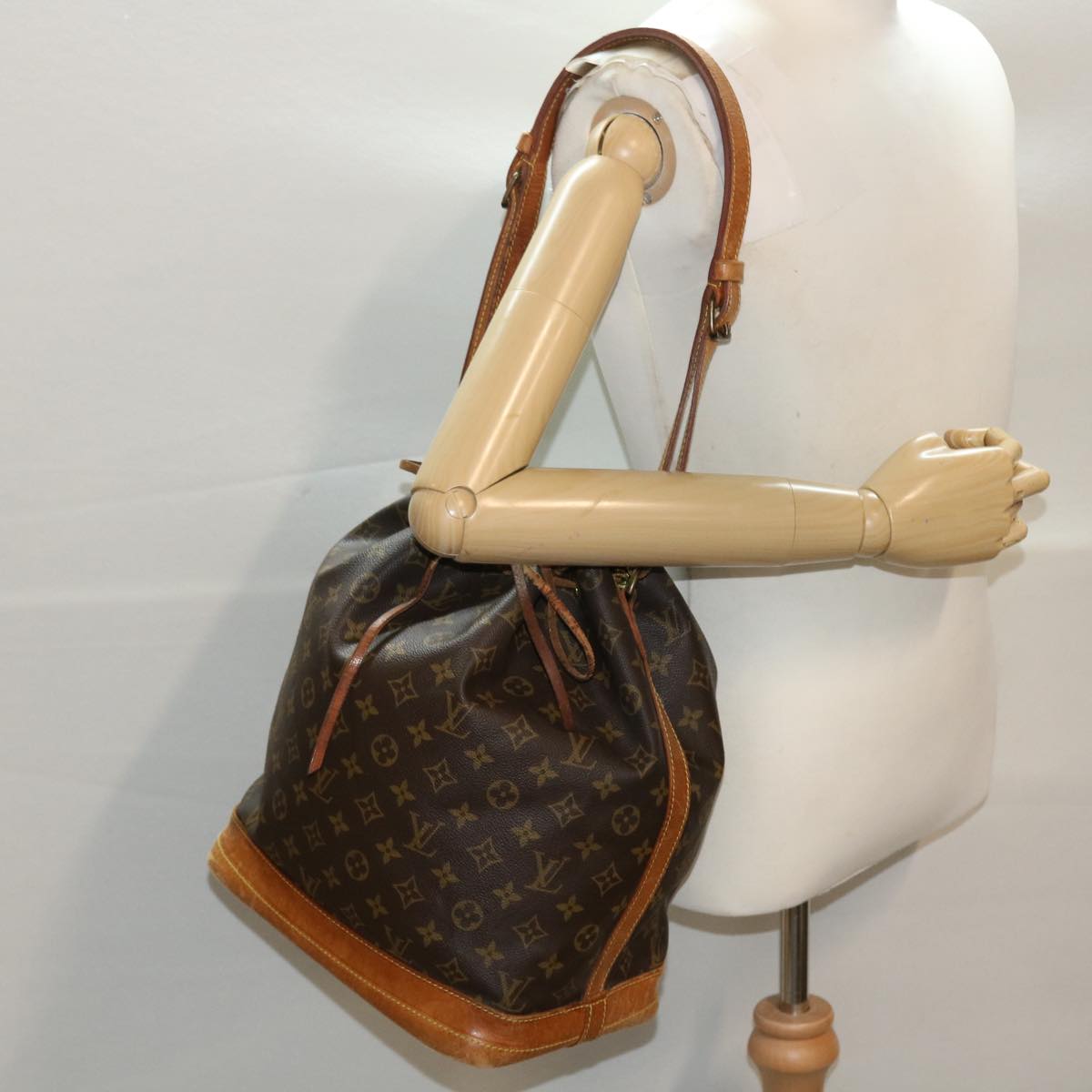 LOUIS VUITTON Monogram Noe Shoulder Bag M42224 LV Auth 45518