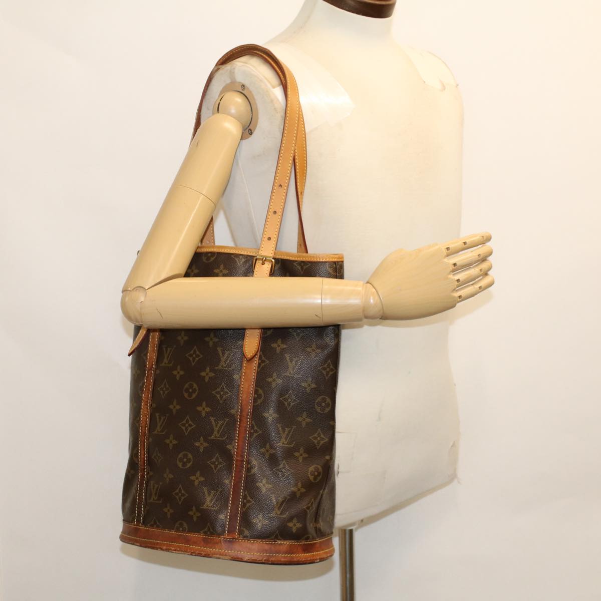 LOUIS VUITTON Monogram Bucket GM Shoulder Bag M42236 LV Auth 46606