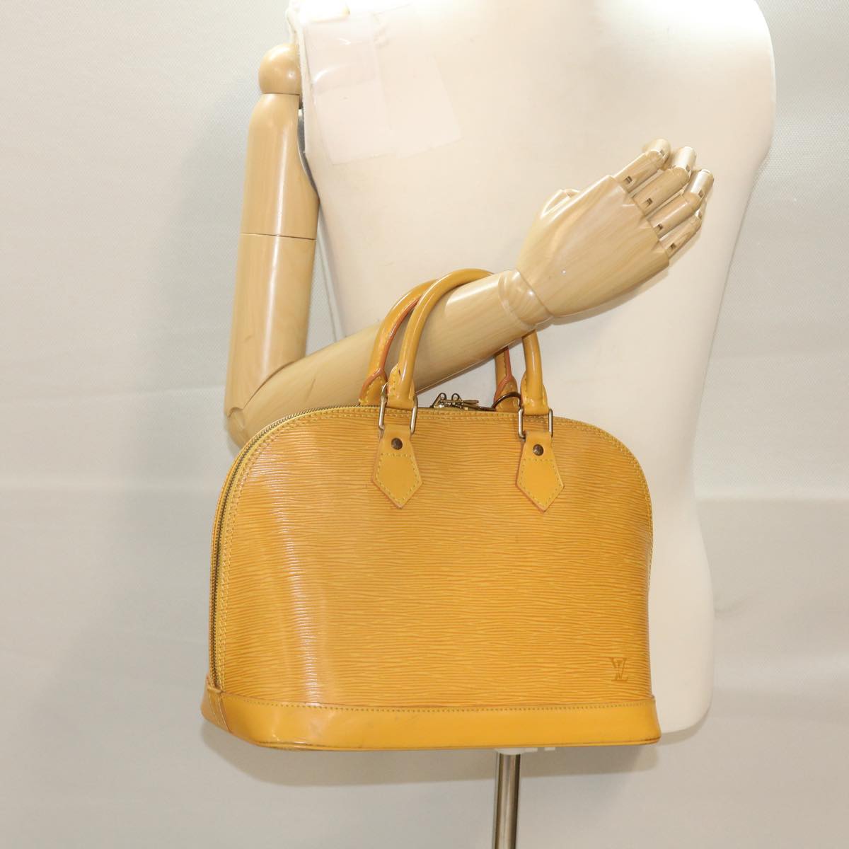 LOUIS VUITTON Epi Alma Hand Bag Tassili Yellow M52149 LV Auth 47085