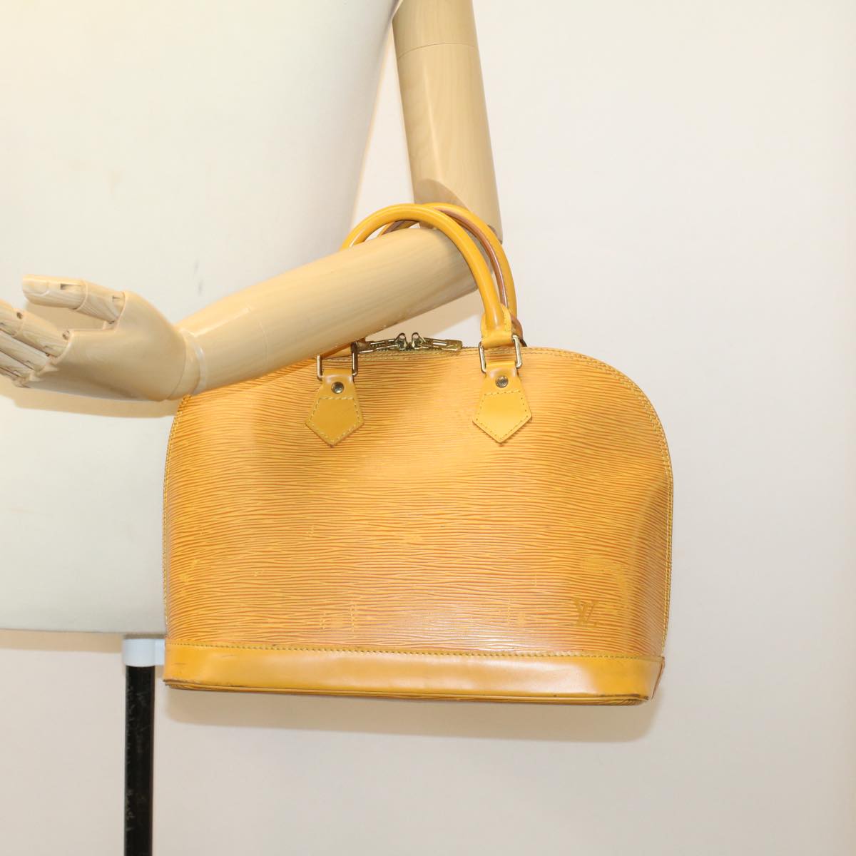 LOUIS VUITTON Epi Alma Hand Bag Tassili Yellow M52149 LV Auth 47267