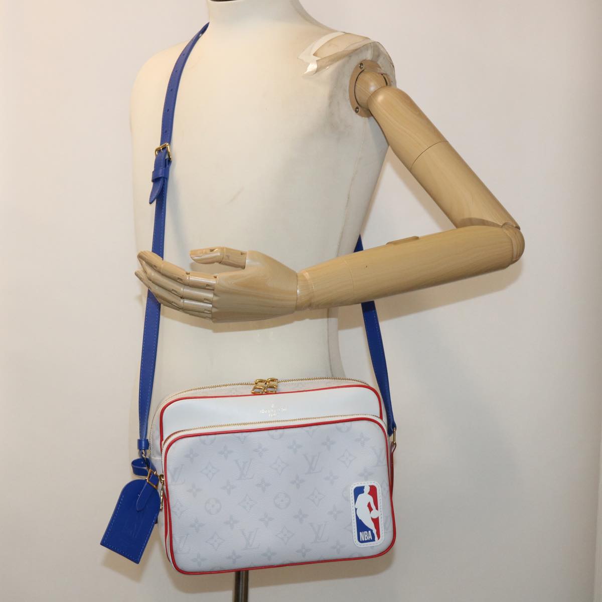 LOUIS VUITTON Monogram Nile PM Shoulder Bag NBA White M45583 LV Auth 47492A