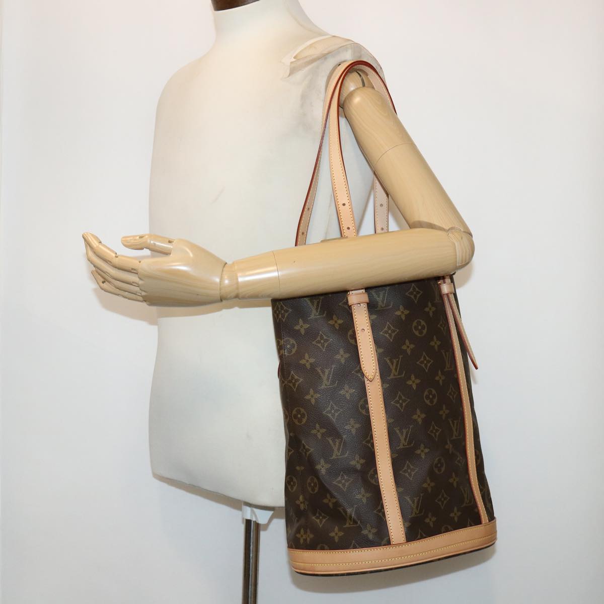 LOUIS VUITTON Monogram Bucket GM Shoulder Bag M42236 LV Auth 47587A