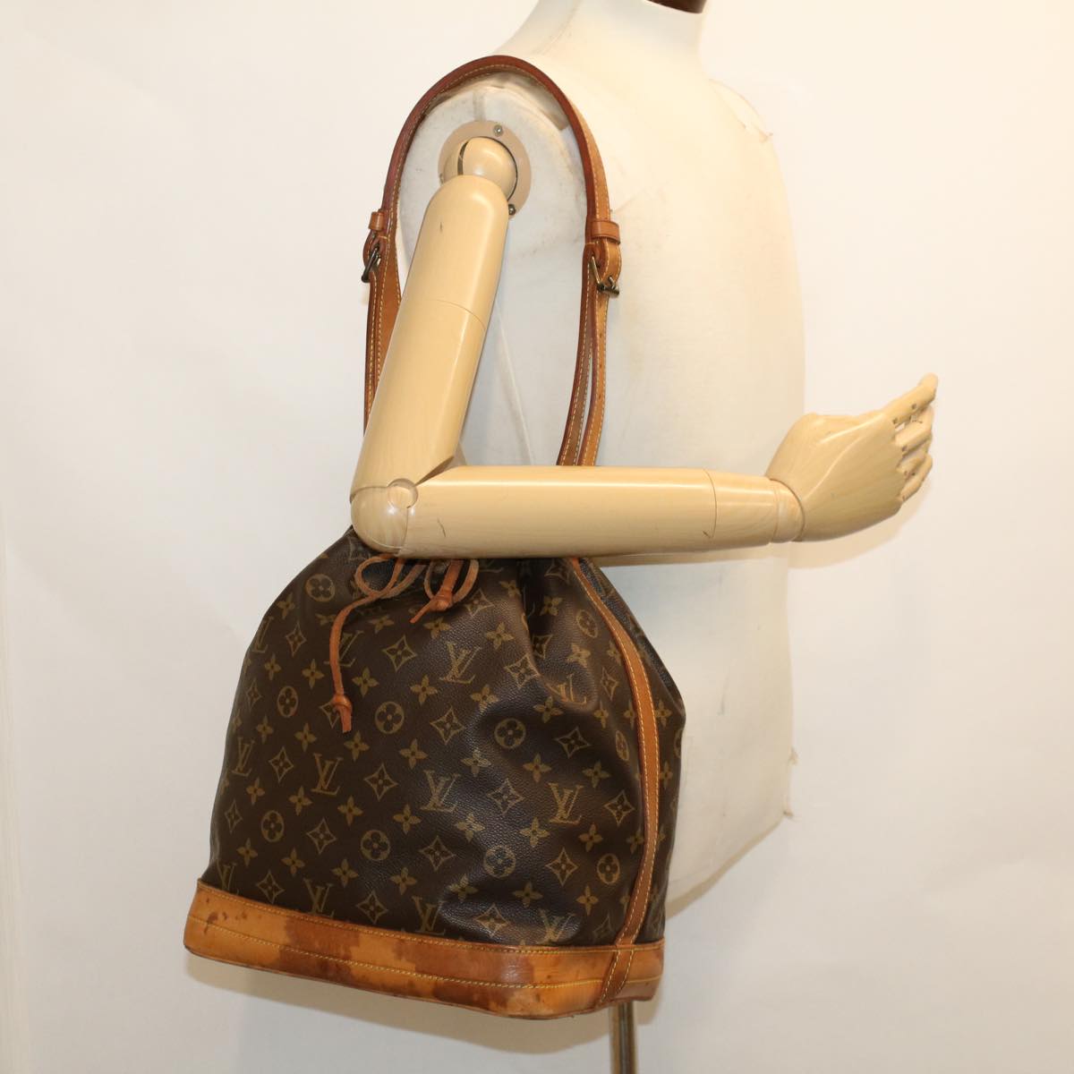 LOUIS VUITTON Monogram Noe Shoulder Bag M42224 LV Auth 47686