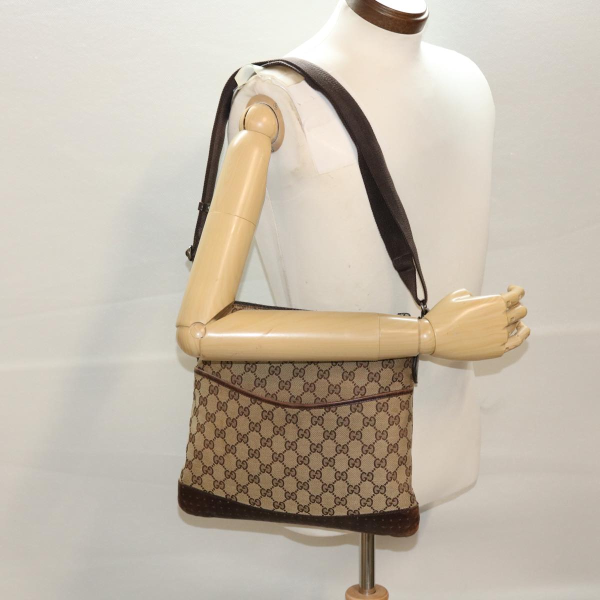 GUCCI GG Canvas Shoulder Bag Beige 145857 Auth 47690