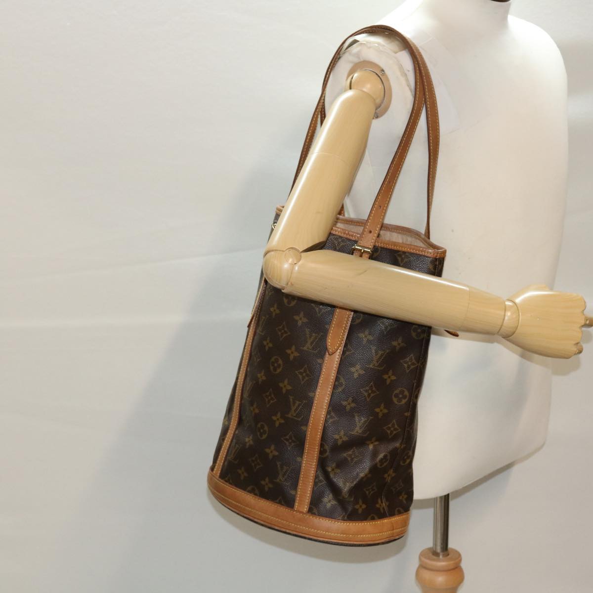 LOUIS VUITTON Monogram Bucket GM Shoulder Bag M42236 LV Auth 47780