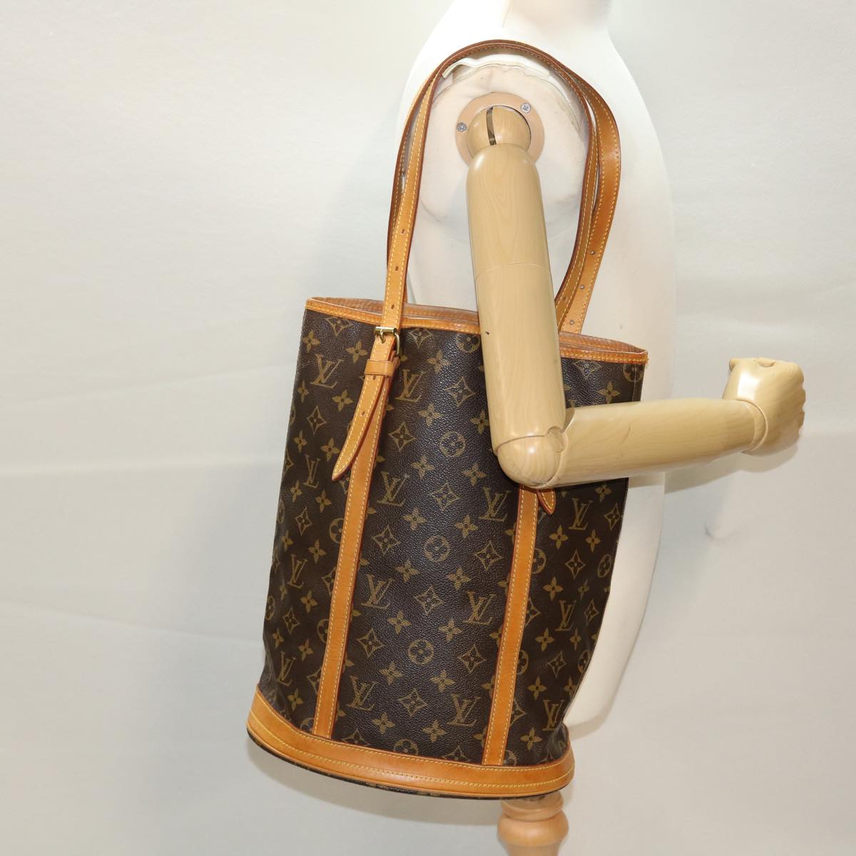 LOUIS VUITTON Monogram Bucket GM Shoulder Bag M42236 LV Auth 47781