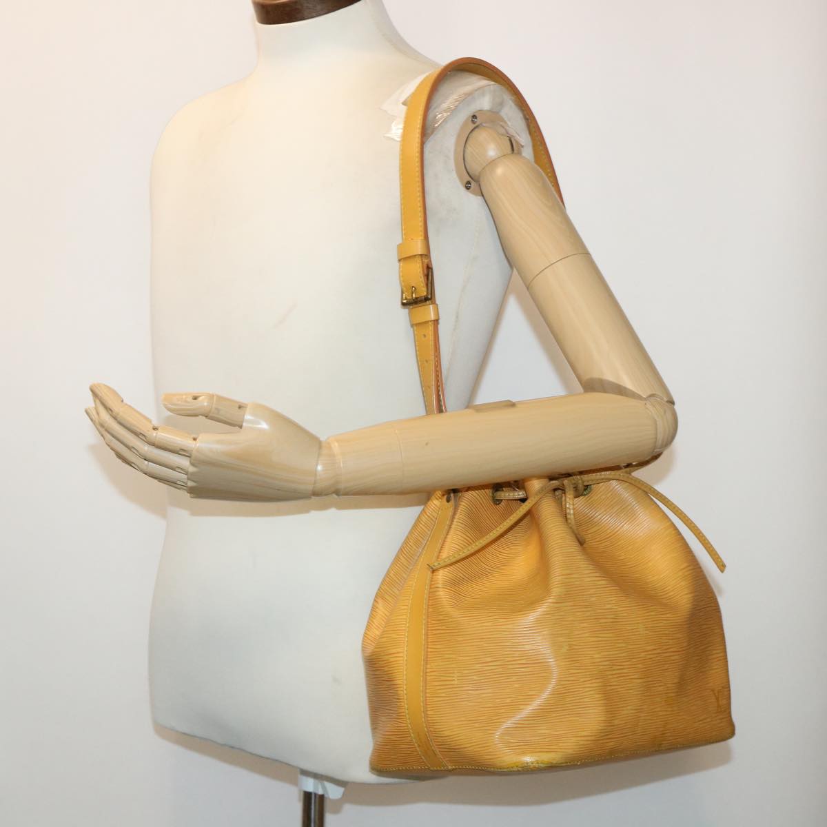 LOUIS VUITTON Epi Petit Noe Shoulder Bag Tassili Yellow M44109 LV Auth 47833