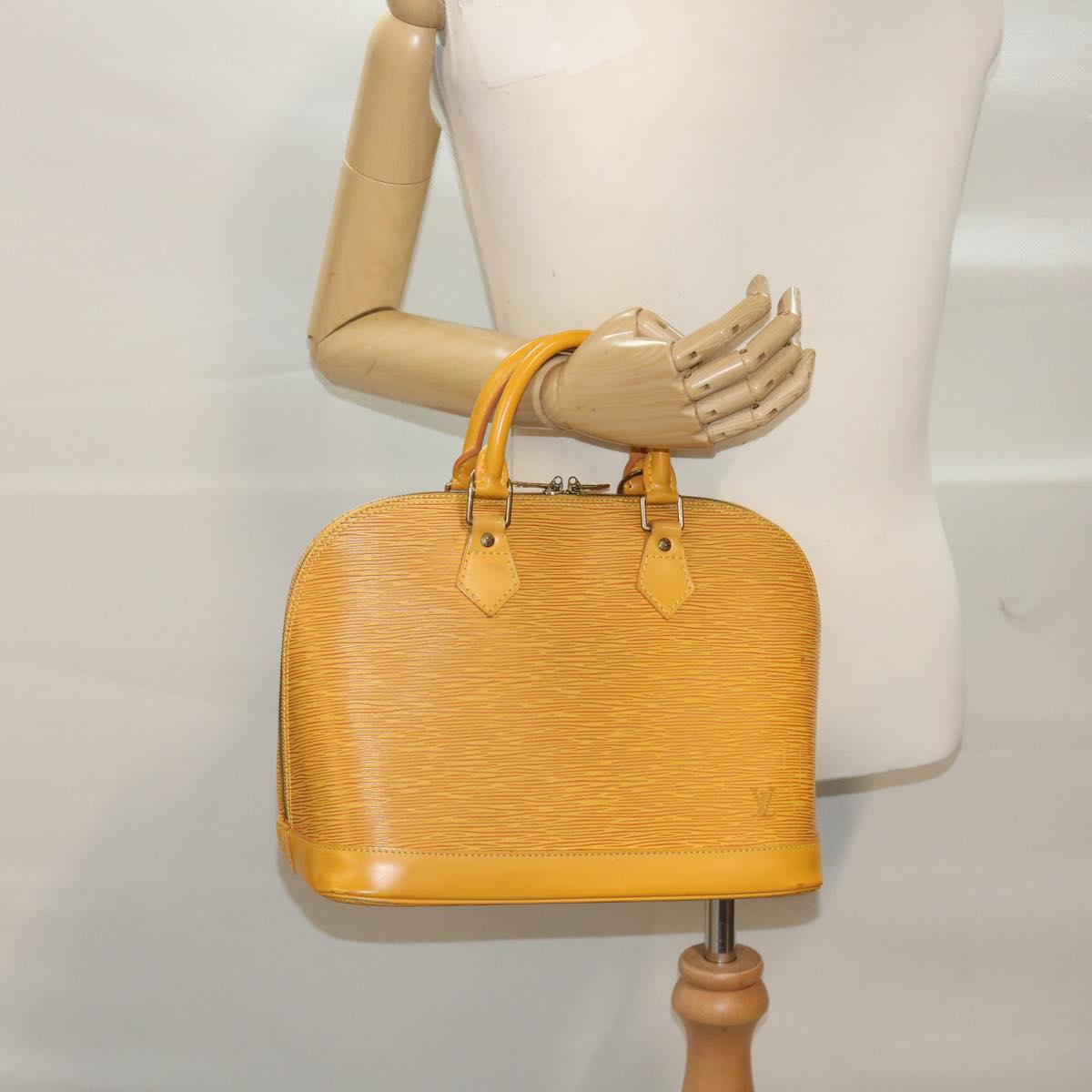 LOUIS VUITTON Epi Alma Hand Bag Tassili Yellow M52149 LV Auth 47961