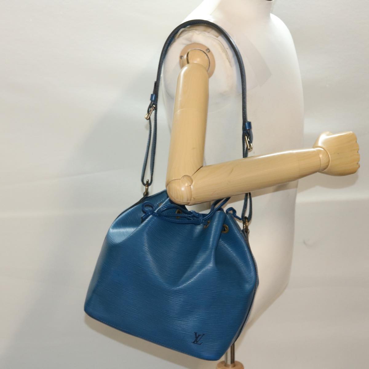 LOUIS VUITTON Epi Petit Noe Shoulder Bag Blue M44105 LV Auth 47967