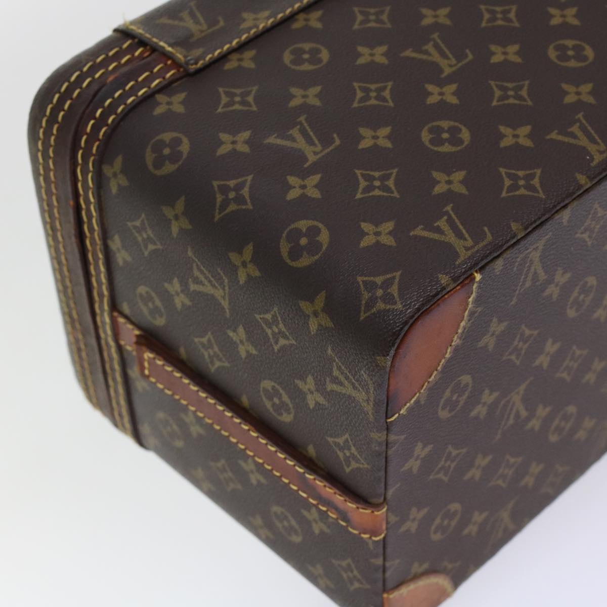 LOUIS VUITTON Monogram Train Case Jewelry Box M23820 LV Auth 48297