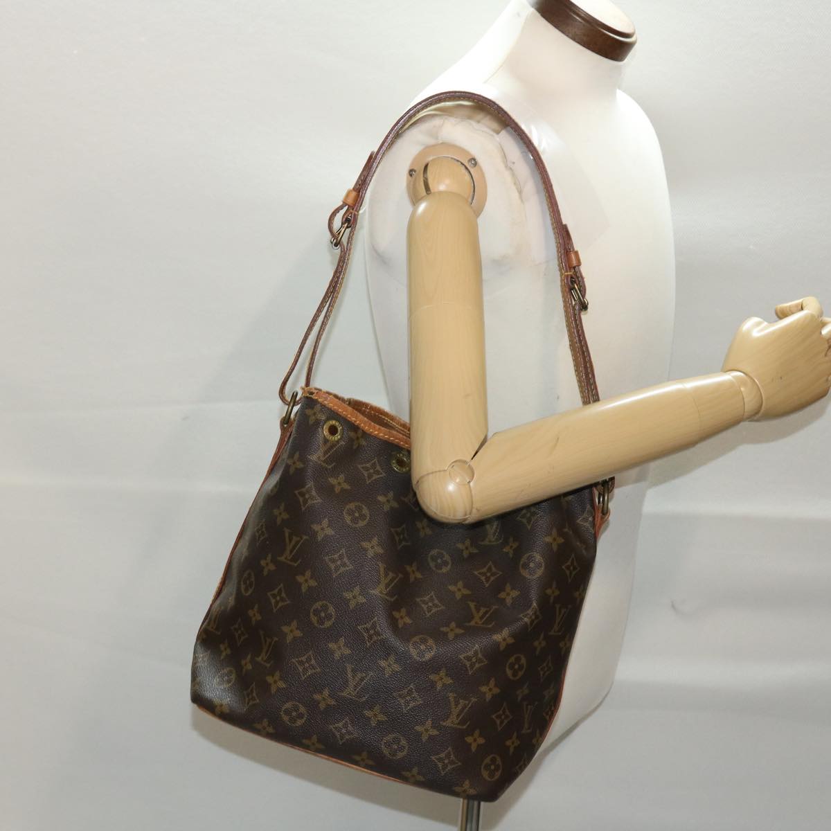 LOUIS VUITTON Monogram Petit Noe Shoulder Bag M42226 LV Auth 48304