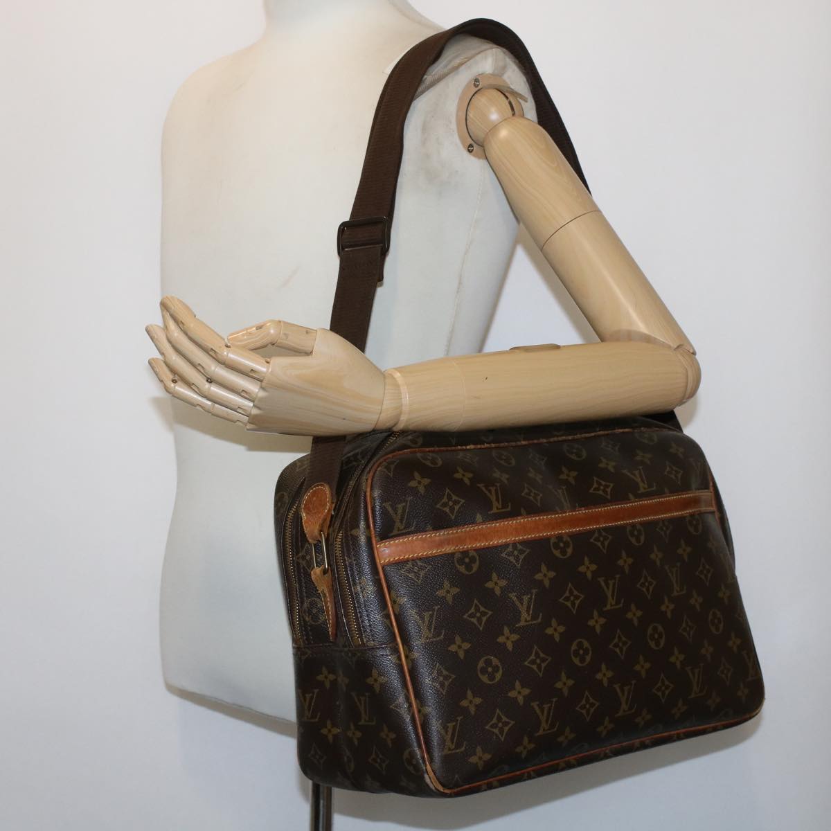 LOUIS VUITTON Monogram Reporter GM Shoulder Bag M45252 LV Auth 48420