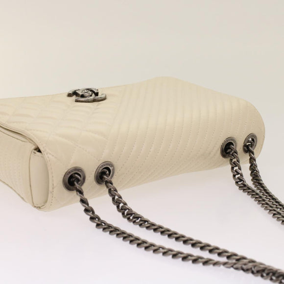 CHANEL Chevron x Matelasse Chain Shoulder Bag Lamb Skin White CC Auth 48469AV