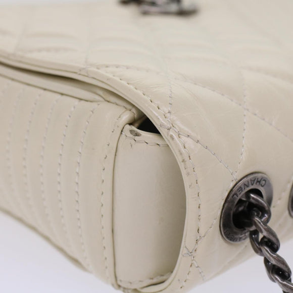 CHANEL Chevron x Matelasse Chain Shoulder Bag Lamb Skin White CC Auth 48469AV