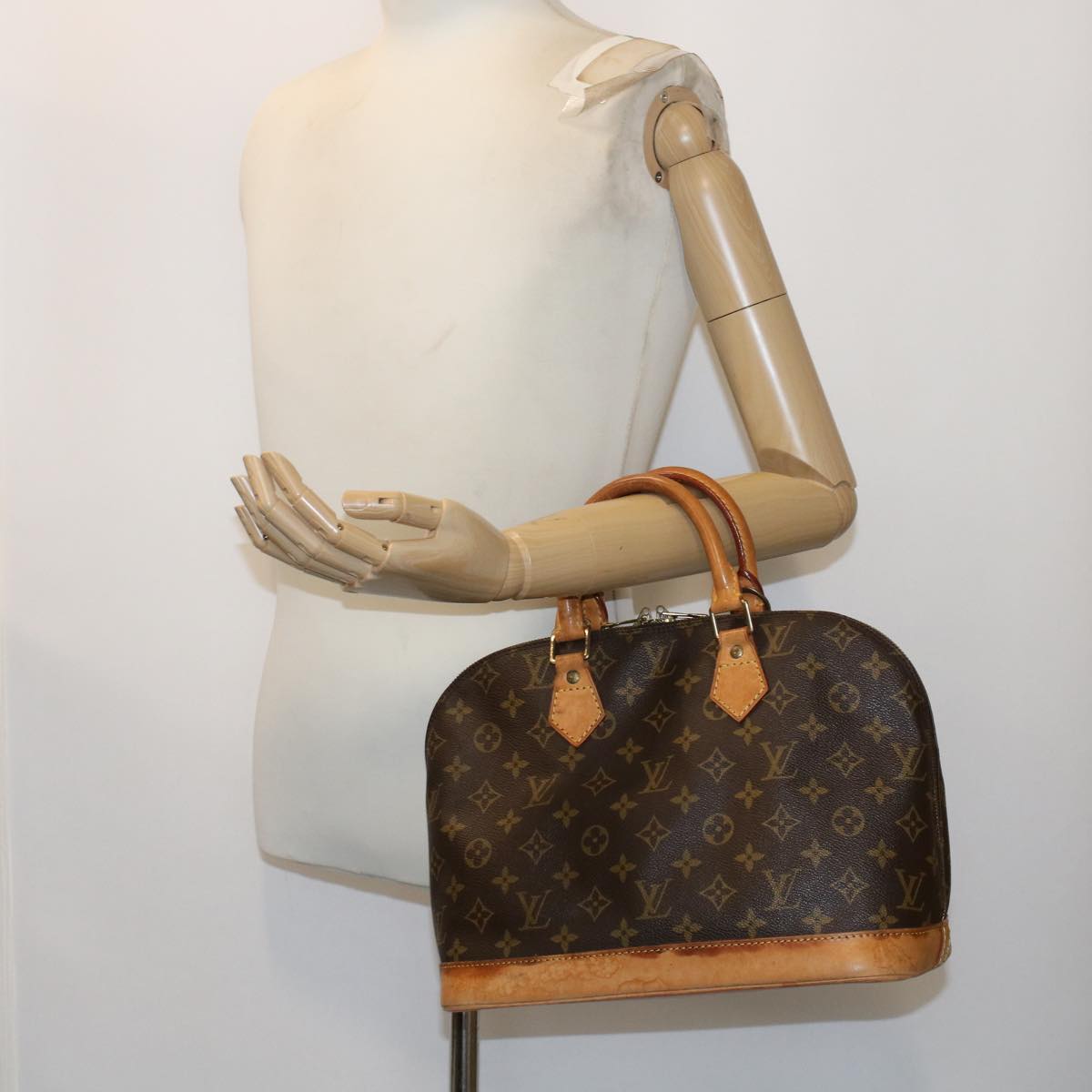 LOUIS VUITTON Monogram Alma Hand Bag M51130 LV Auth 48653