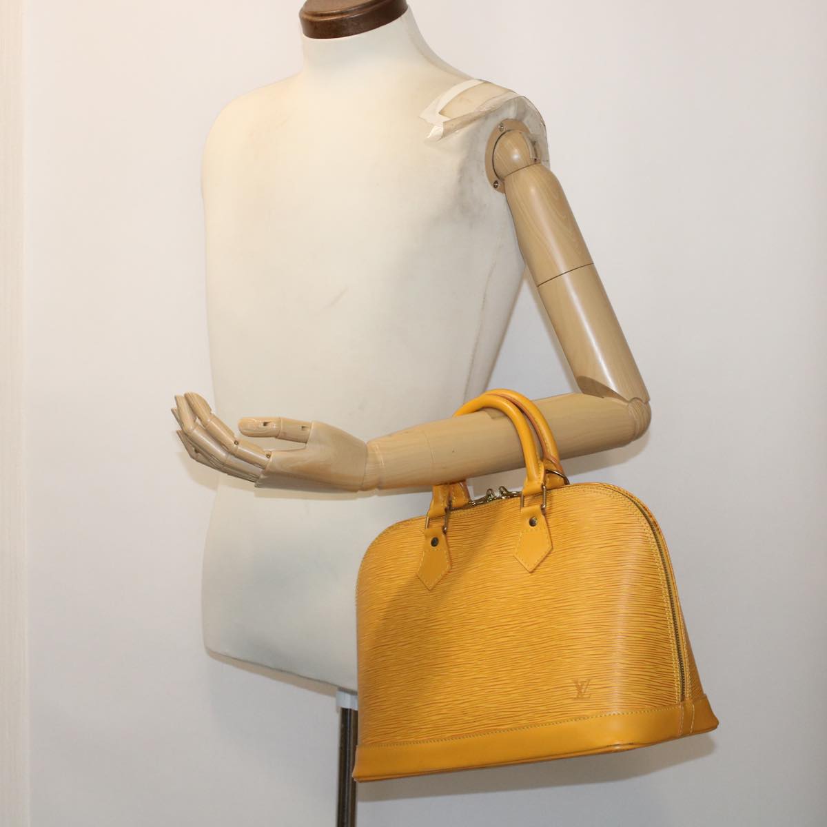 LOUIS VUITTON Epi Alma Hand Bag Tassili Yellow M52149 LV Auth 48735