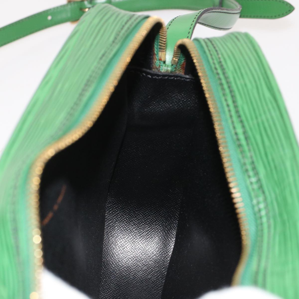 LOUIS VUITTON Epi June Feuille Shoulder Bag Green M52154 LV Auth 48956