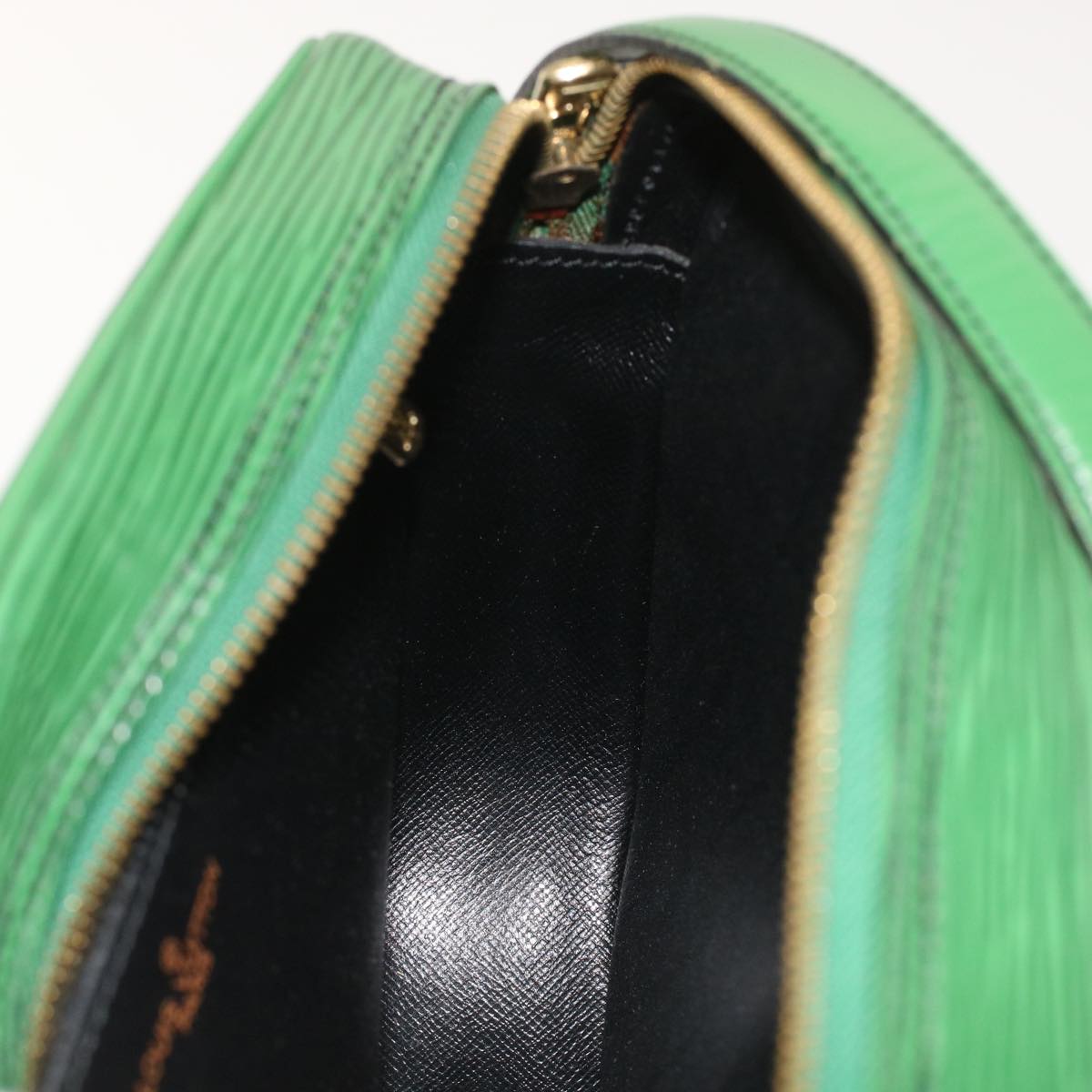 LOUIS VUITTON Epi June Feuille Shoulder Bag Green M52154 LV Auth 48956