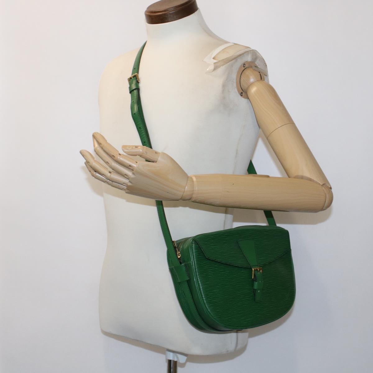 LOUIS VUITTON Epi June Feuille Shoulder Bag Green M52154 LV Auth 48956