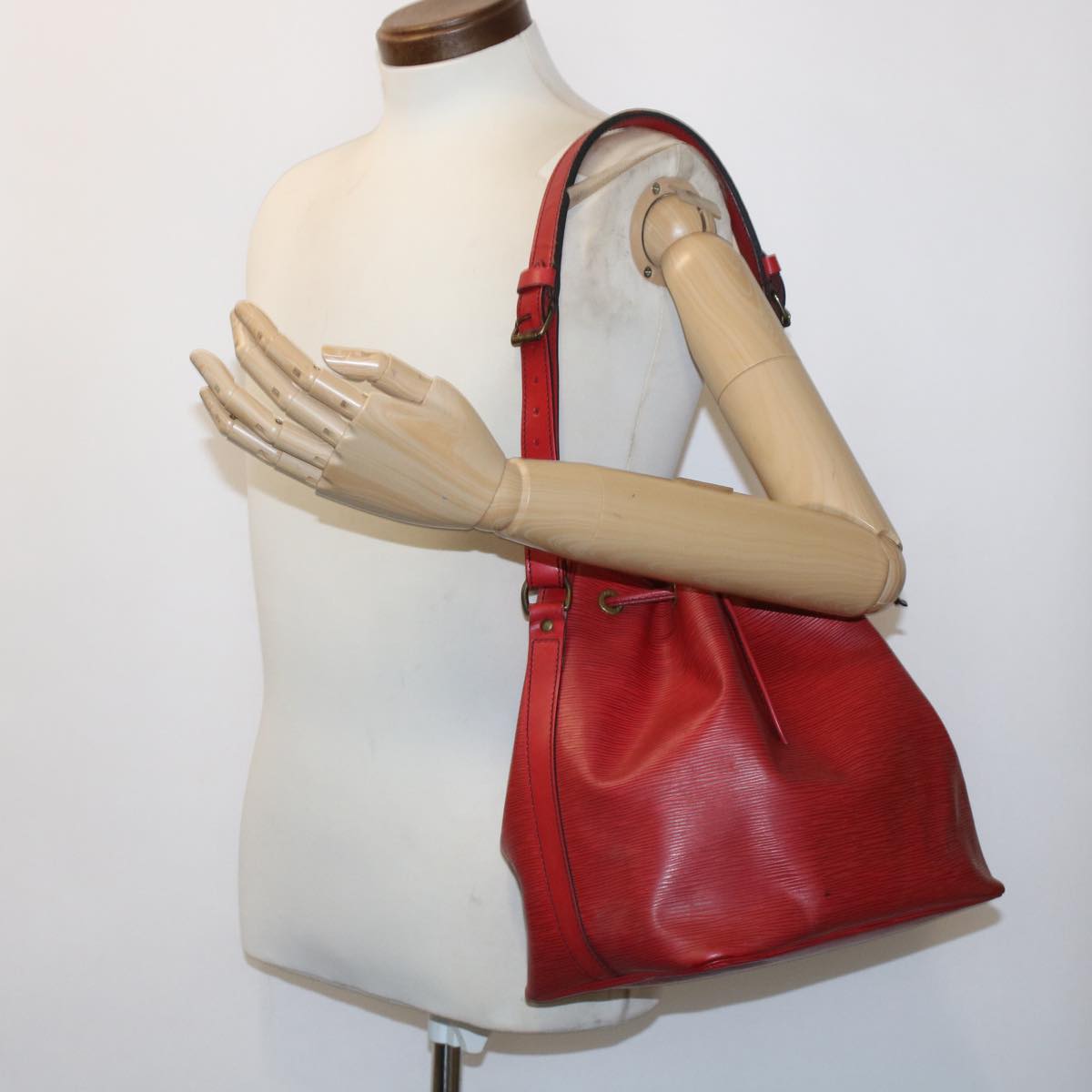 LOUIS VUITTON Epi Petit Noe Shoulder Bag Red M44107 LV Auth 48978