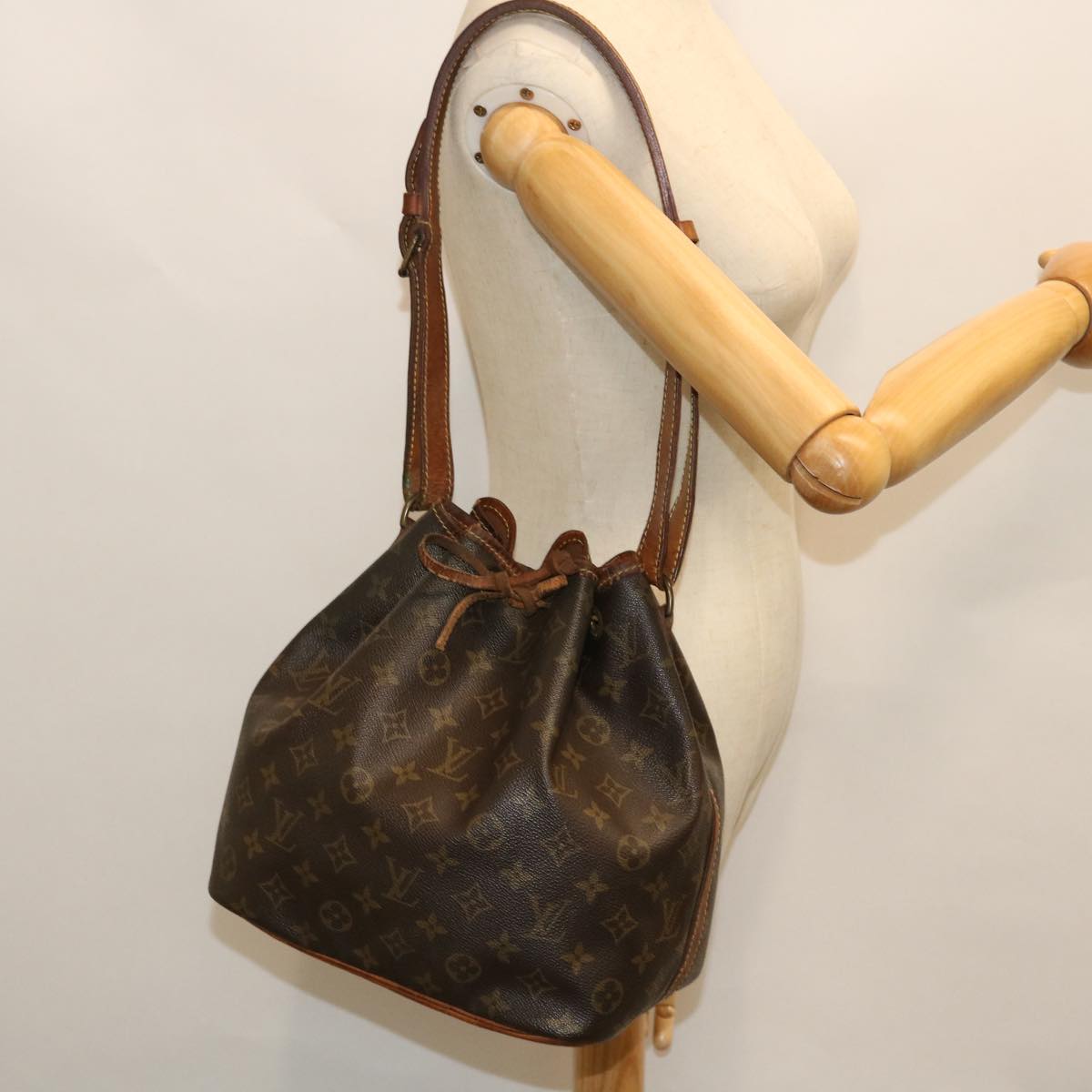 LOUIS VUITTON Monogram Petit Noe Shoulder Bag M42226 LV Auth 50926