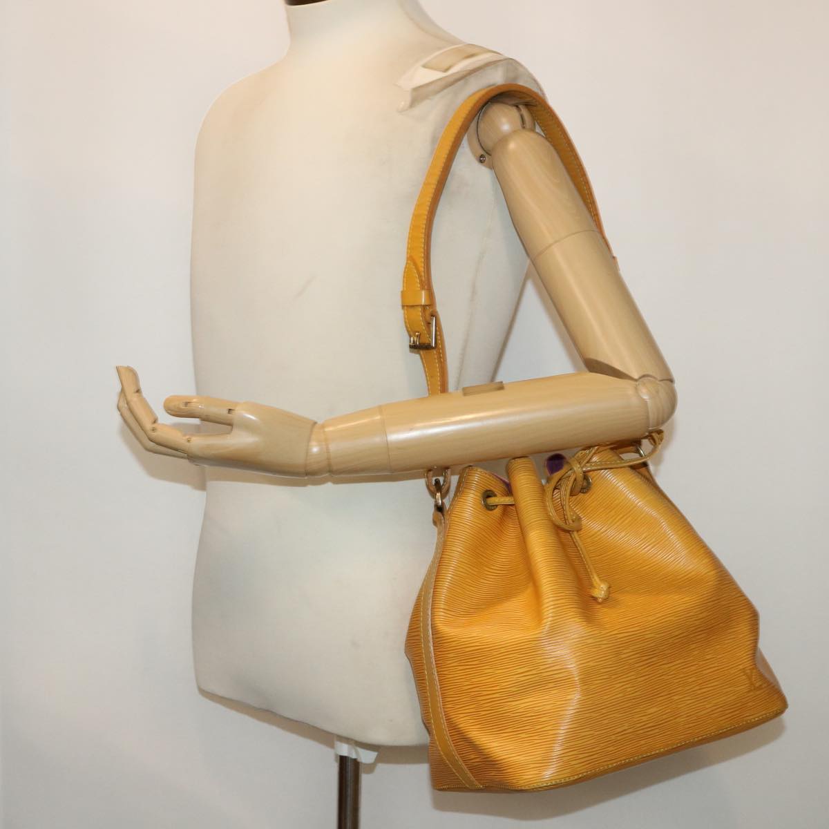 LOUIS VUITTON Epi Petit Noe Shoulder Bag Tassili Yellow M44109 LV Auth 50978