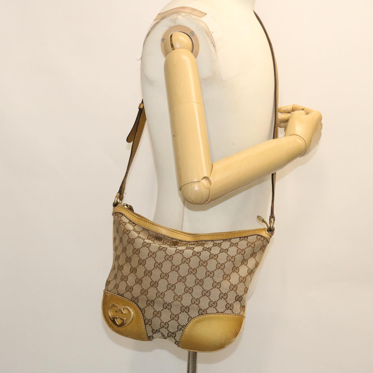 GUCCI GG Canvas Shoulder Bag Leather Beige Gold 257072 498879 Auth 50995