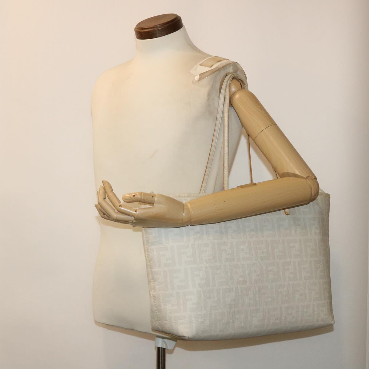 FENDI Zucca Canvas Tote Bag White Auth 51044