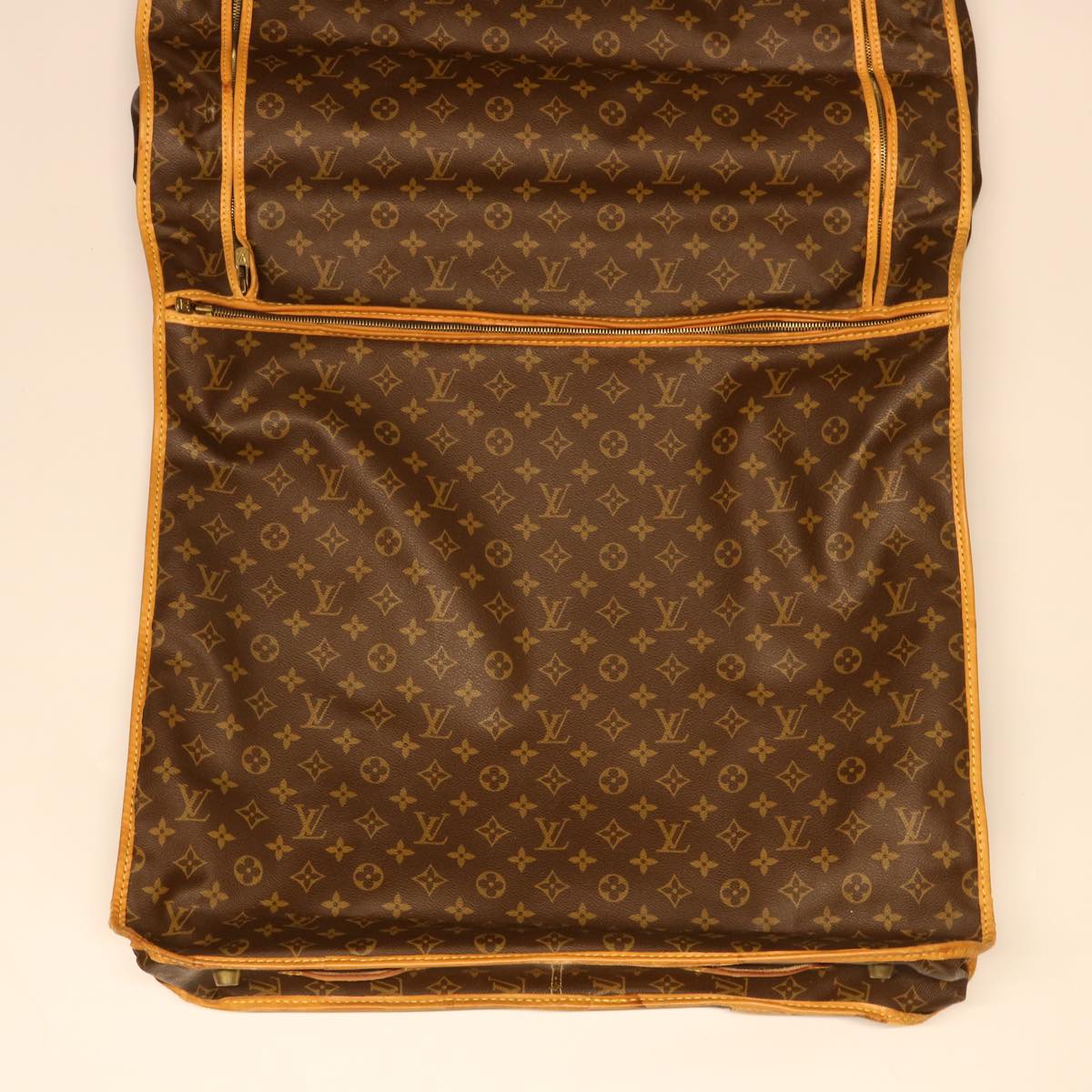 LOUIS VUITTON Monogram Carry Suter Garment Cover M23522 LV Auth 51164