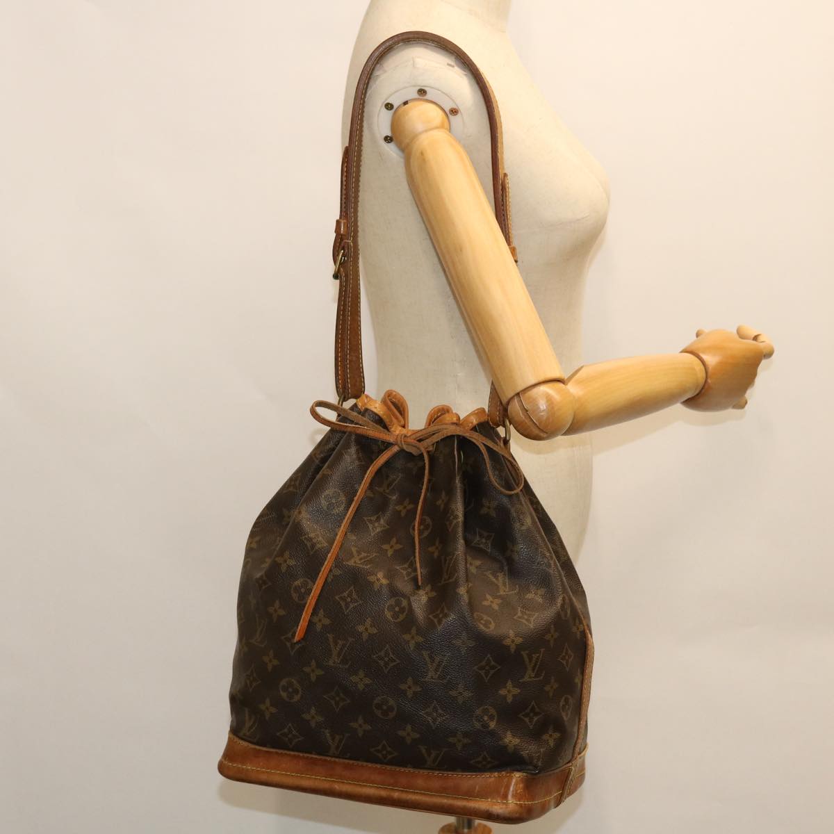 LOUIS VUITTON Monogram Noe Shoulder Bag M42224 LV Auth 51200