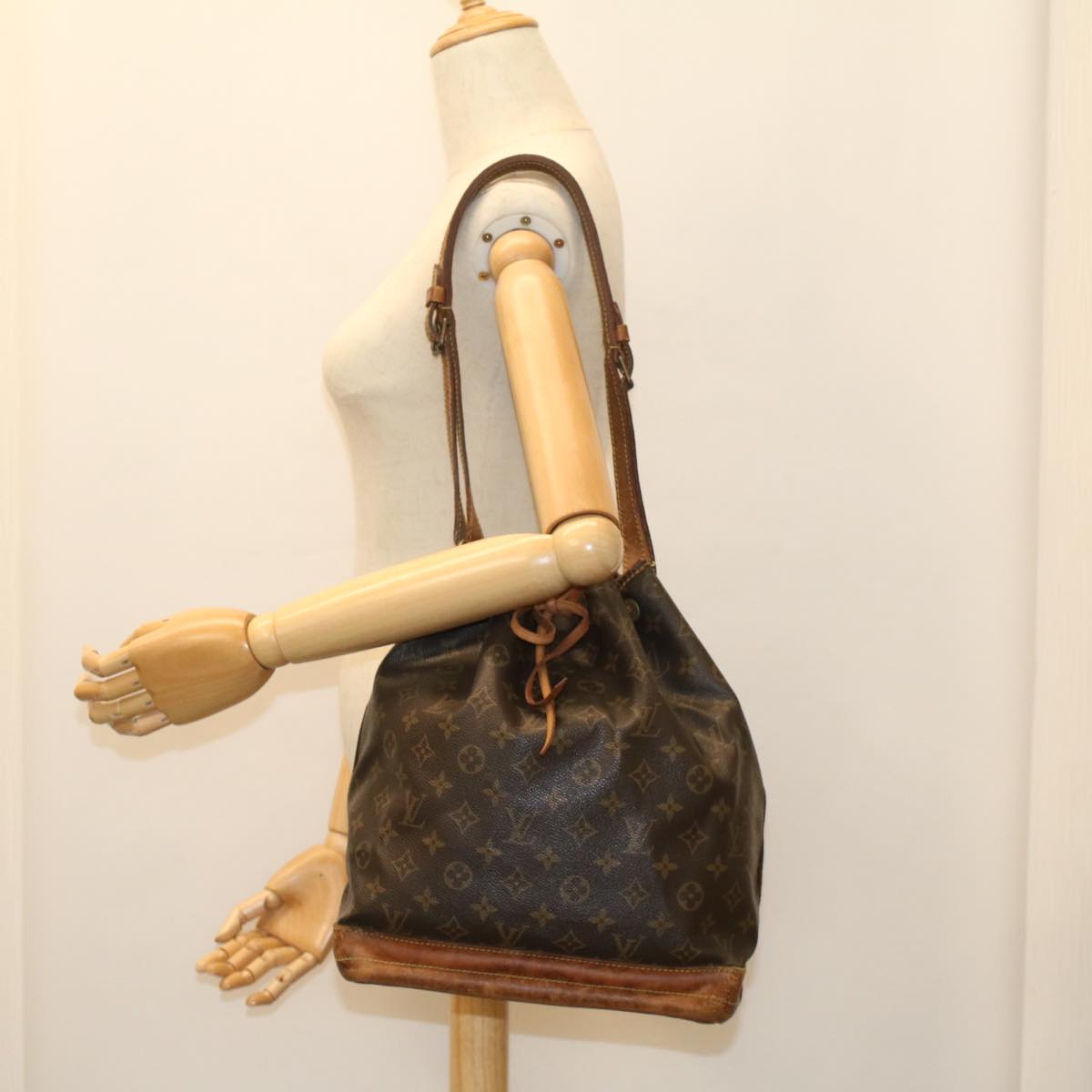 LOUIS VUITTON Monogram Noe Shoulder Bag M42224 LV Auth 51207