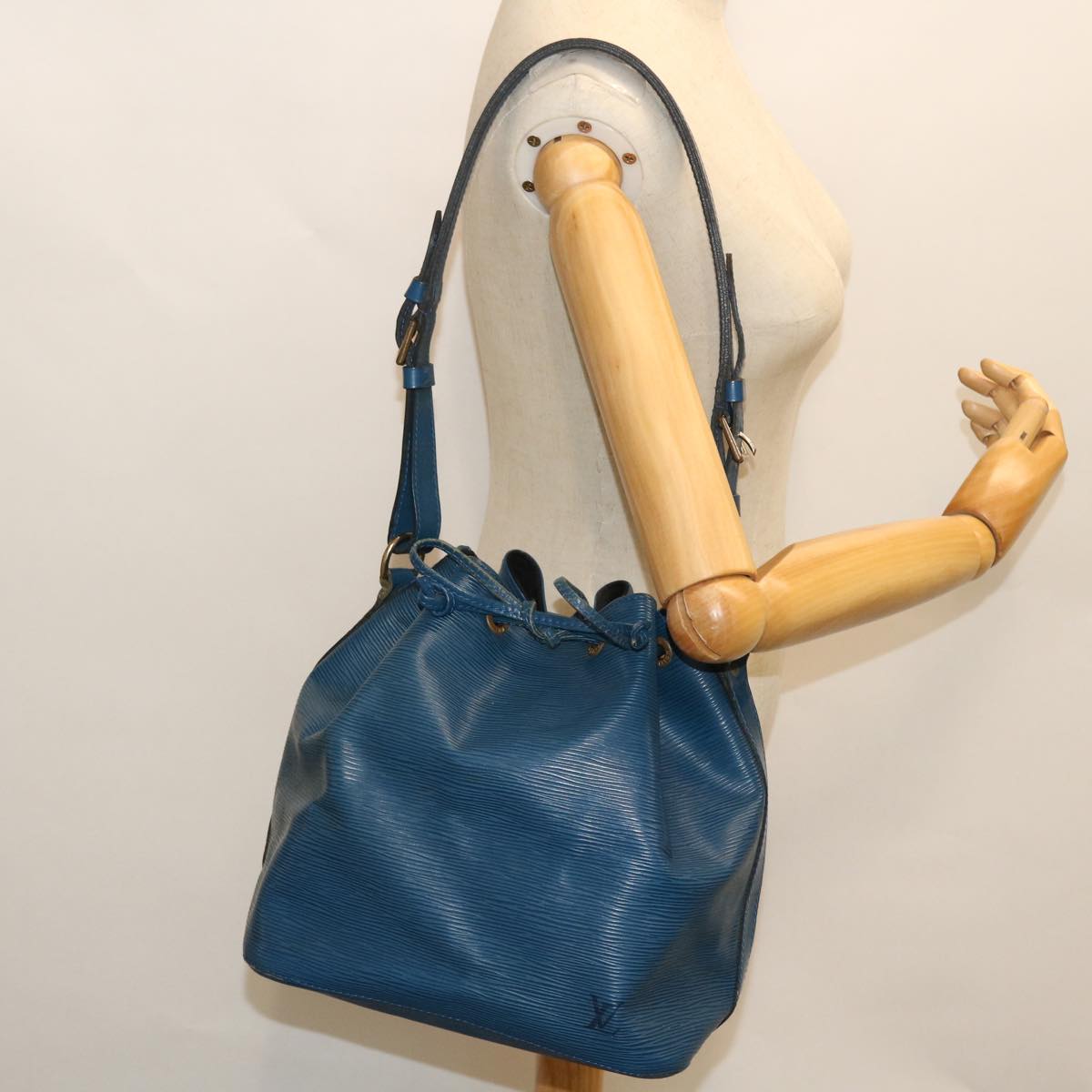 LOUIS VUITTON Epi Petit Noe Shoulder Bag Blue M44105 LV Auth 51556