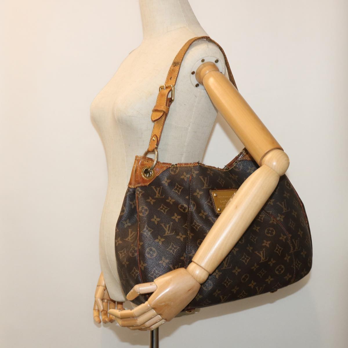 LOUIS VUITTON Monogram Galliera PM Shoulder Bag M56382 LV Auth 51606