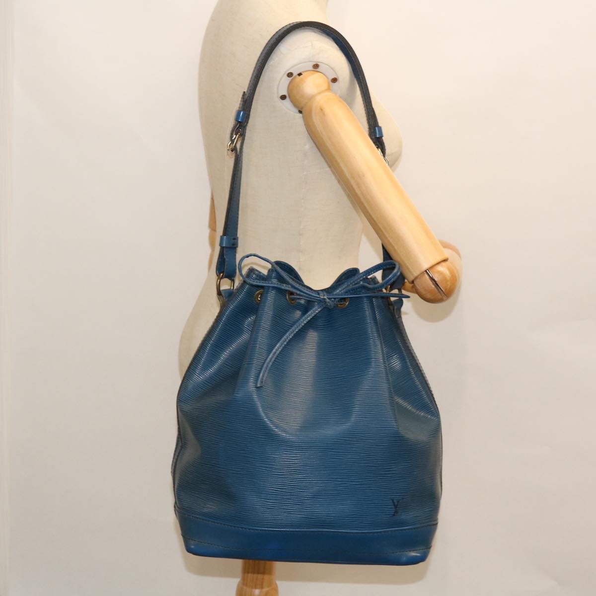 LOUIS VUITTON Epi Noe Shoulder Bag Blue M44005 LV Auth 51815