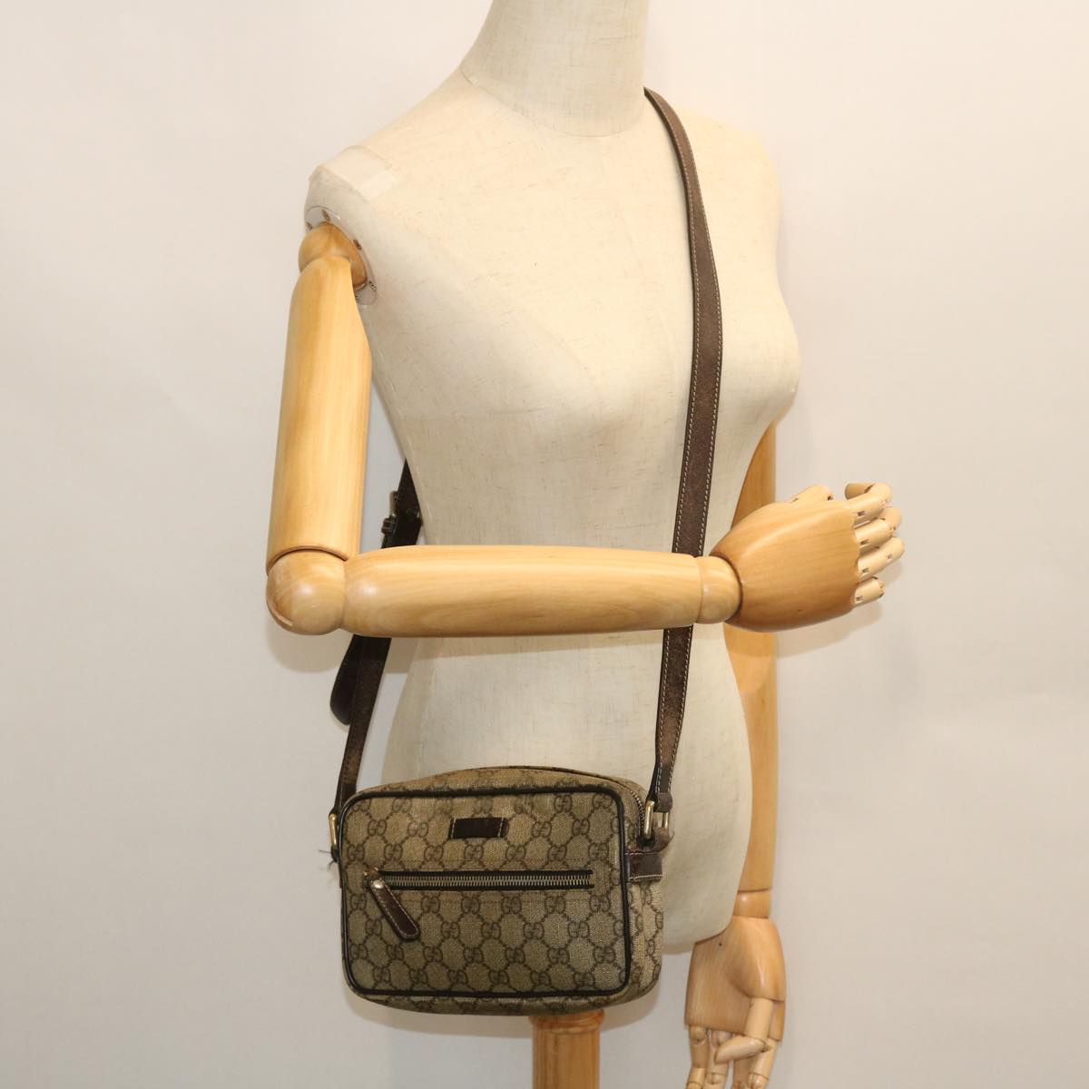 GUCCI GG Canvas Shoulder Bag PVC Leather Beige Auth 51841