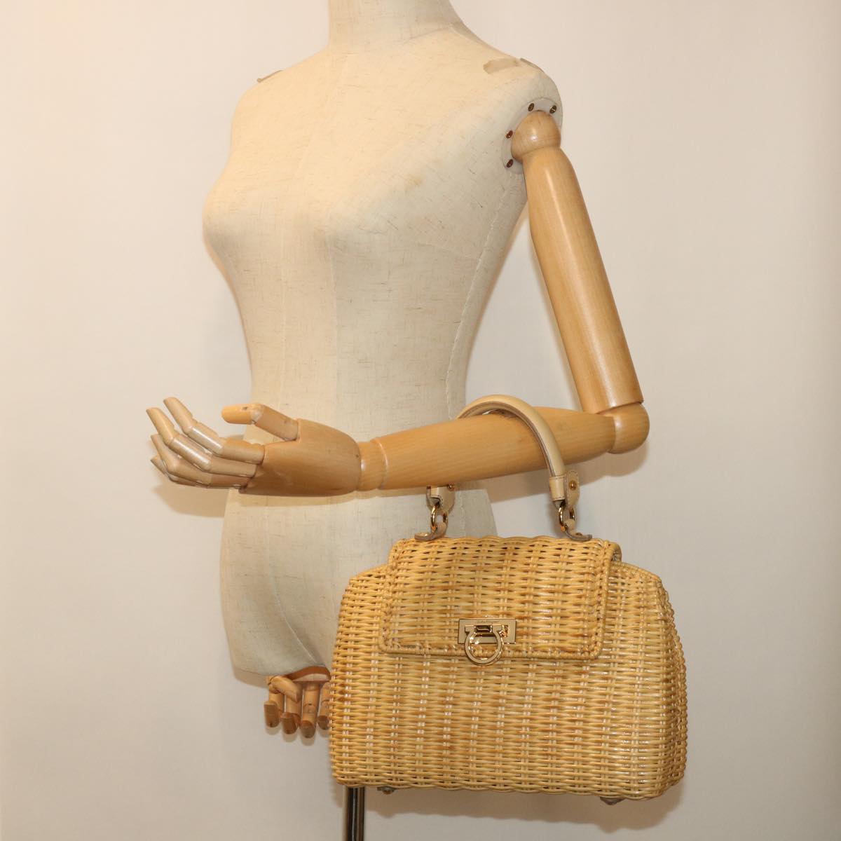 Salvatore Ferragamo Wicker Gancini Sophia Hand Bag Wood Beige Auth 52073