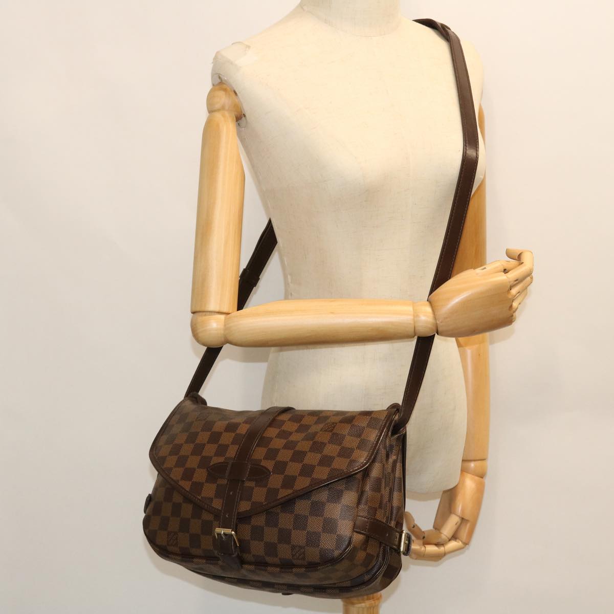 LOUIS VUITTON Damier Ebene Saumur 30 Shoulder Bag N48081 LV Auth 52199